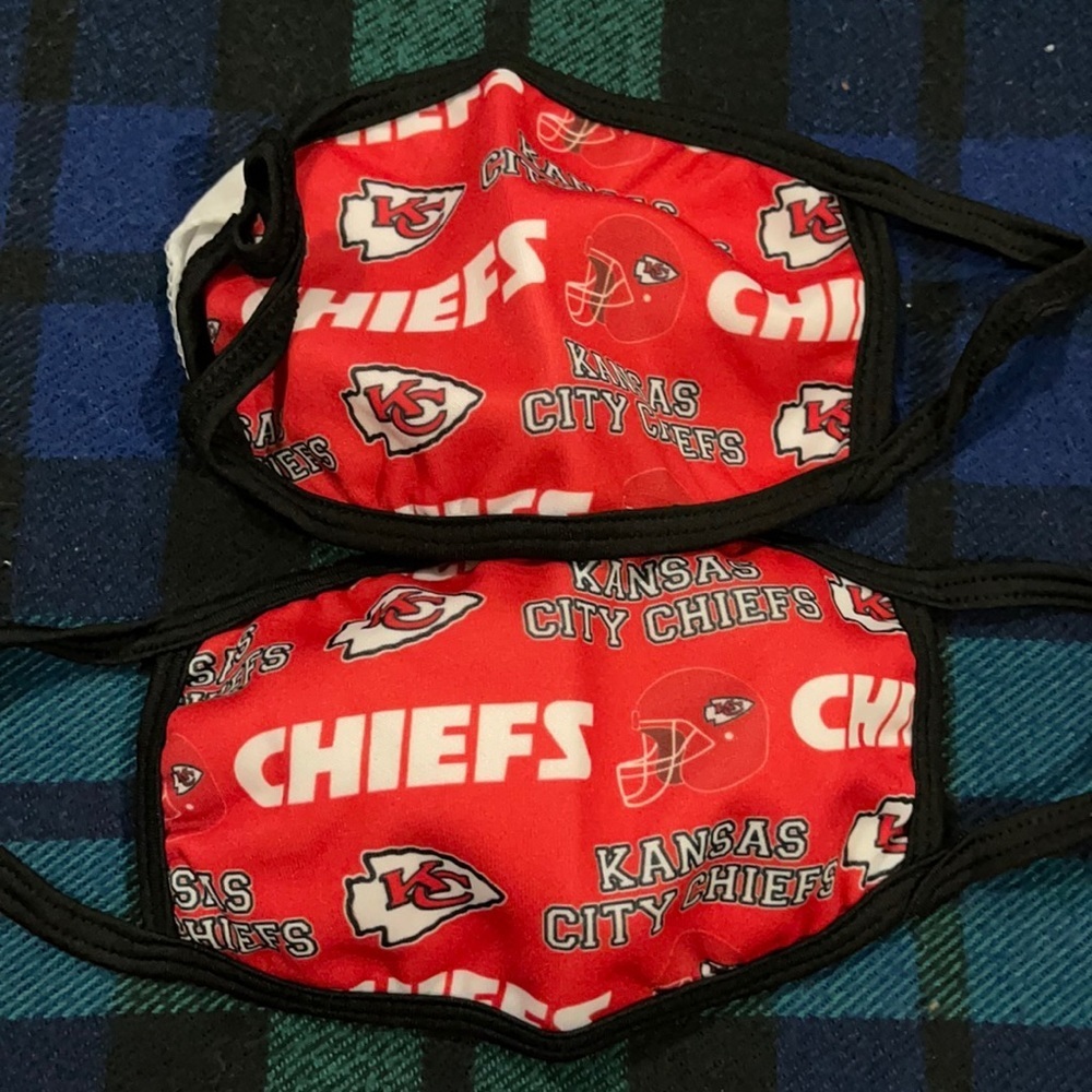 6/$20 New set/2 kid’s KC chiefs face masks